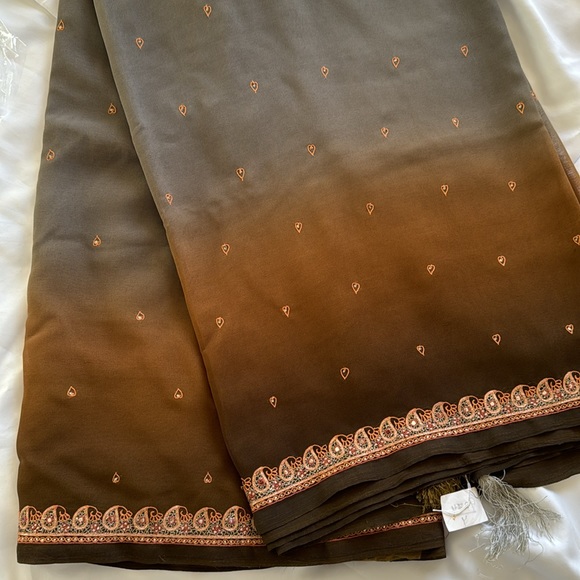 Indian saree with blouse - Picture 2 of 7